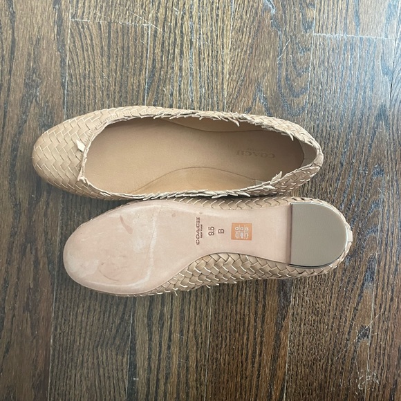 Beige coach flats - Picture 3 of 3